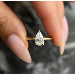 Elegant Gold Teardrop Ring